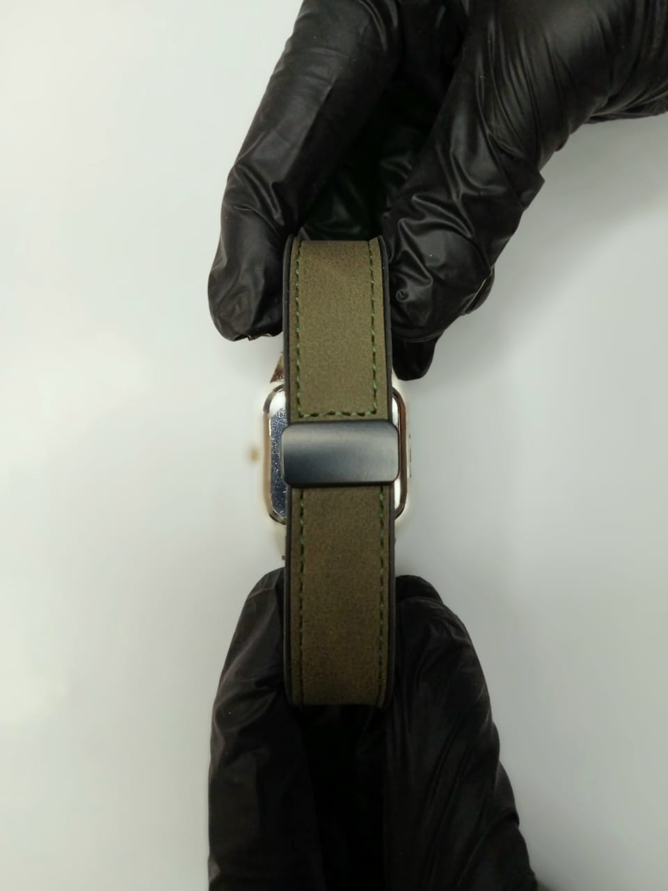 OLD MONEY Leather Strap Magnet Master Lock Watch