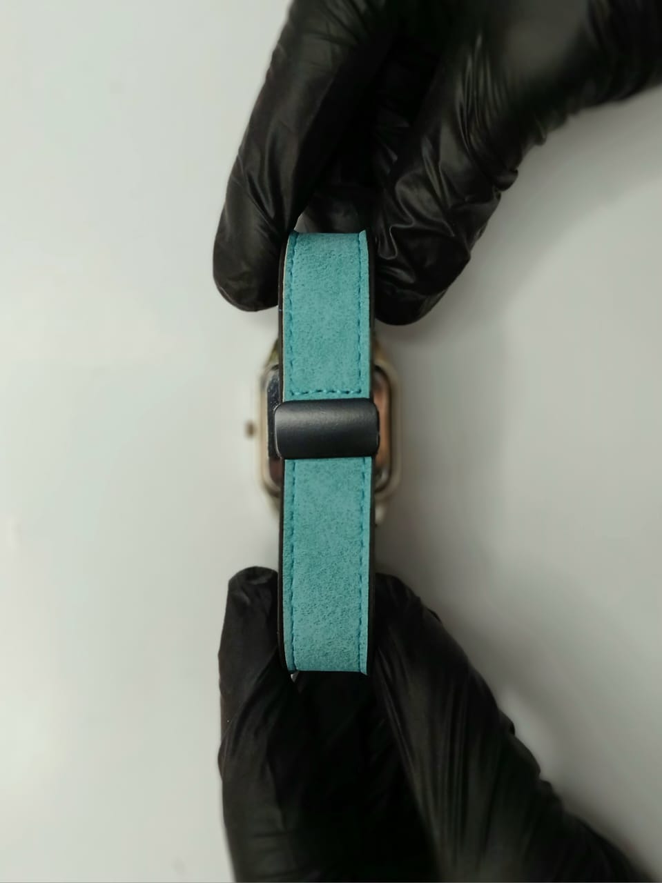 OLD MONEY Leather Strap Magnet Master Lock Watch