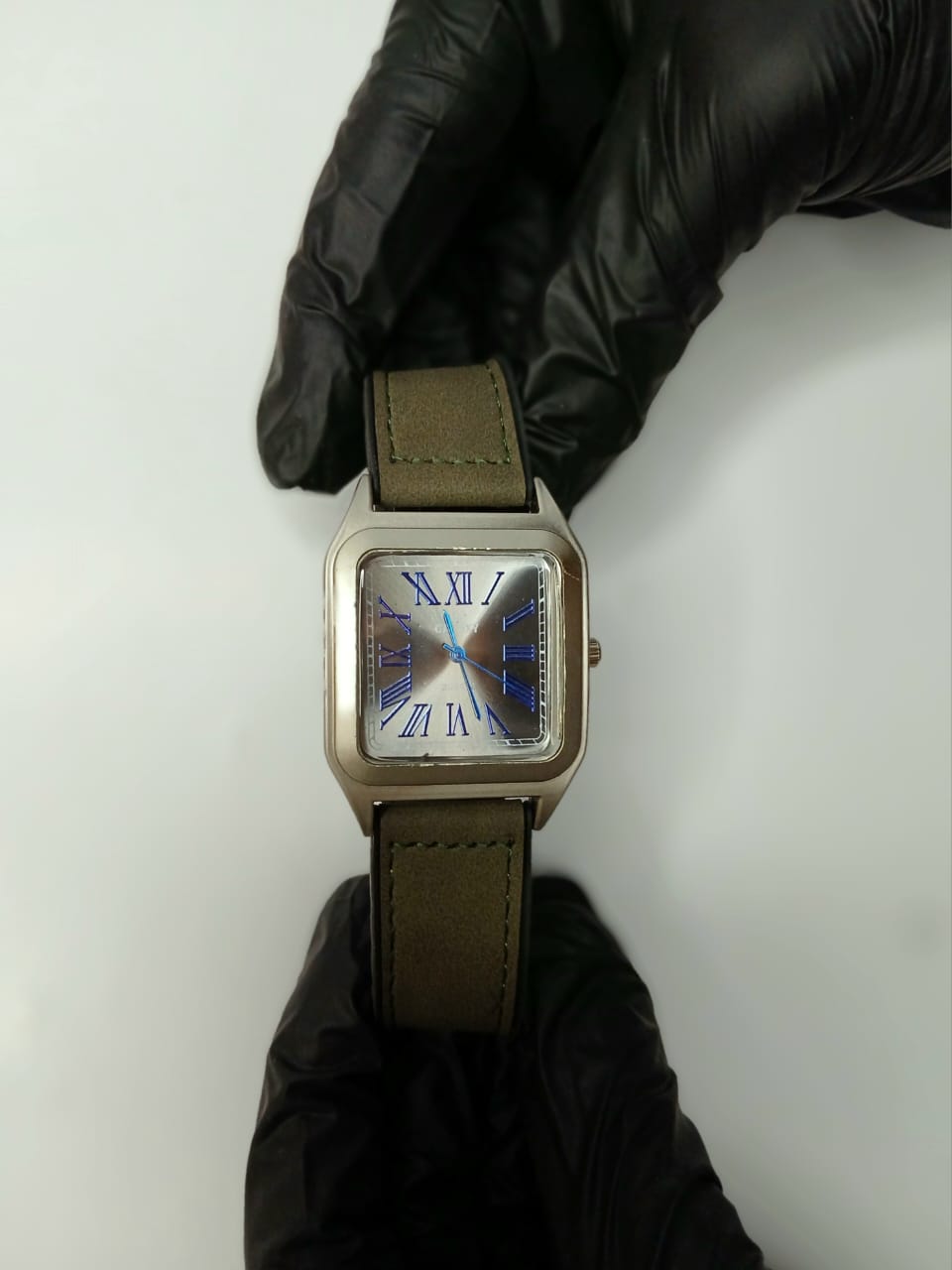 OLD MONEY Leather Strap Magnet Master Lock Watch