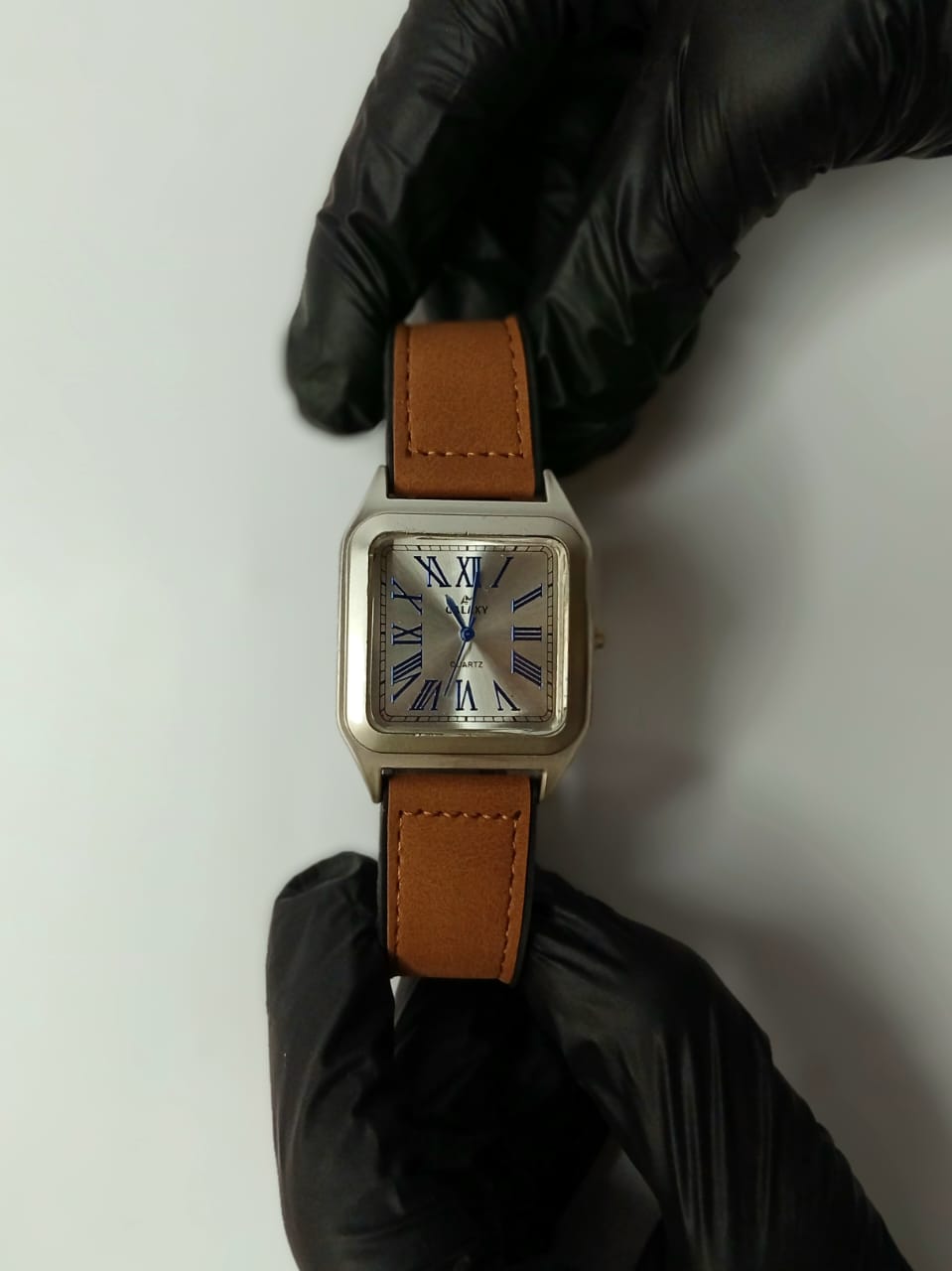 OLD MONEY Leather Strap Magnet Master Lock Watch