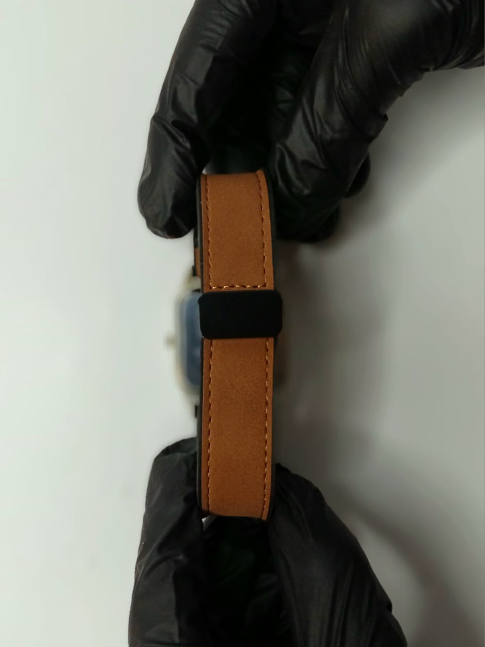 OLD MONEY Leather Strap Magnet Master Lock Watch