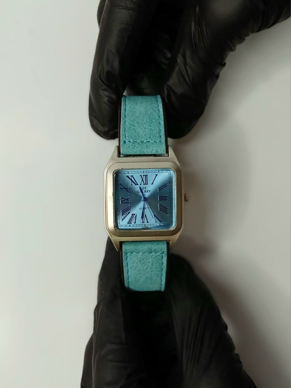 OLD MONEY Leather Strap Magnet Master Lock Watch